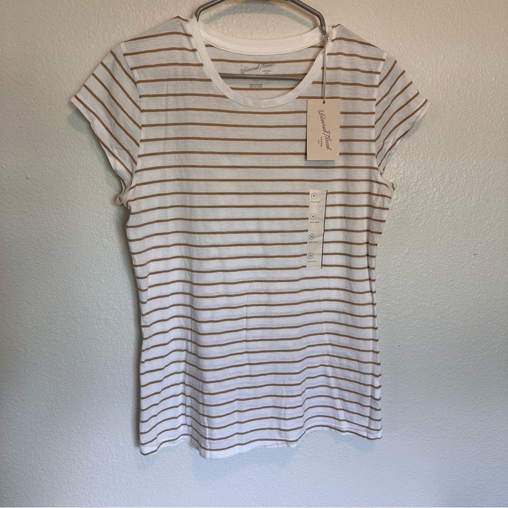 Universal Threat NWT V Neck Tee Medium